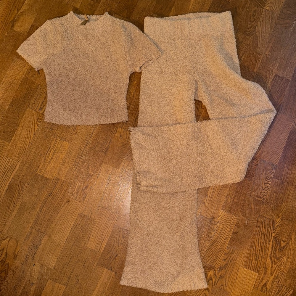SKIMS Teddy Cozy Two-Piece Lounge Set - Tan size S/M